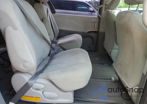 2011 Toyota Sienna z USA, uszkodzony, nr VIN 5TDZK3DC6BS009468